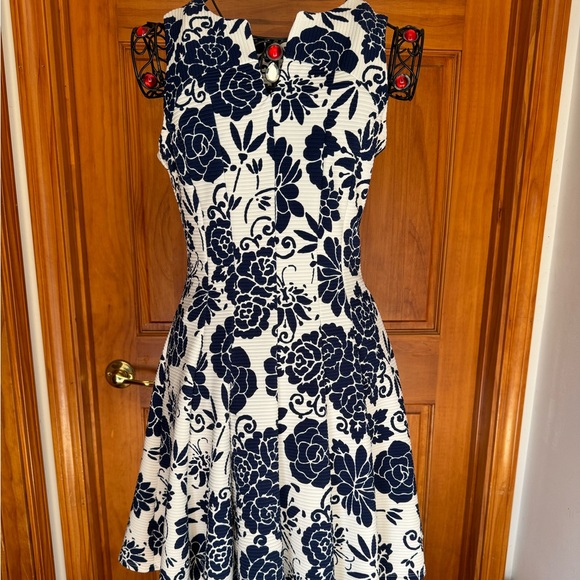 Danny & Nicole Dresses & Skirts - Danny & Nicole, Size - 8, Blue & Cream